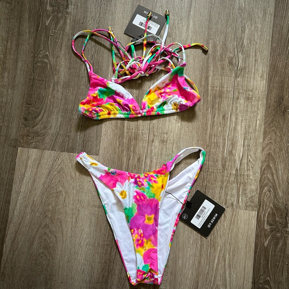 NWT 9.0 swim floral bikini